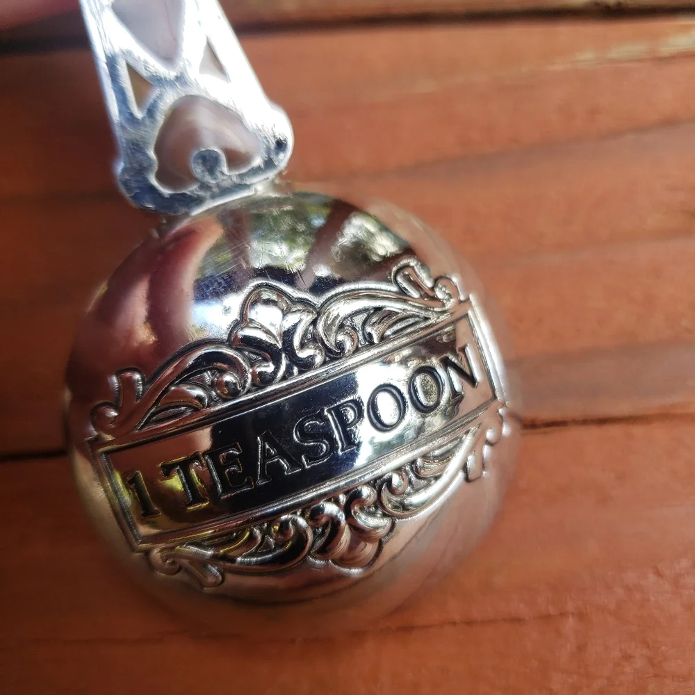 4-Piece CROSS Themed Measuring Spoon Set With Colorful Stained Glass Detail